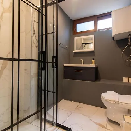 Vibrant 2br In Samatya Historic Tavern District *